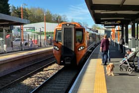 A train pulling into Kings Heath Railway Station