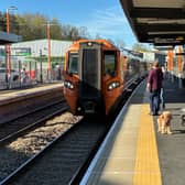 A train pulling into Kings Heath Railway Station