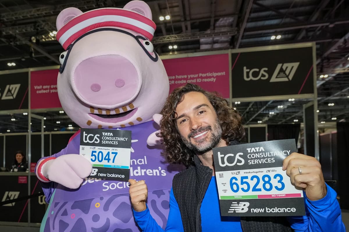 Daddy Pig and coach Joe Wicks on their marks to collect London Marathon ...