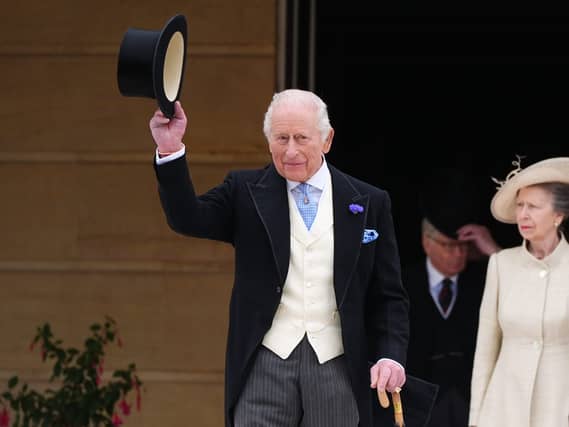 The King raising his top hat