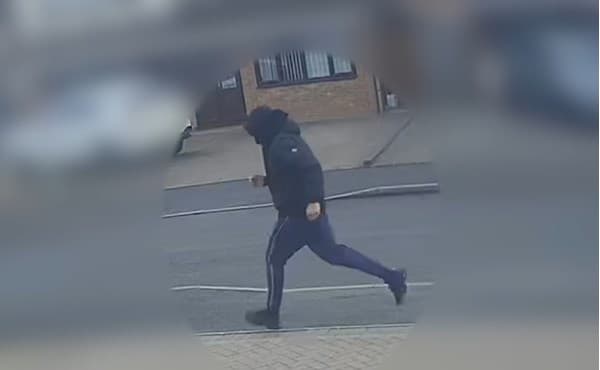 Die Ermittler, die den Verdächtigen im Fall der Messerattacke in Stafford ...