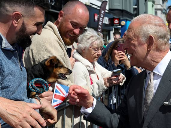The King meets well-wishers