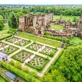 Elizabethan Gardens at Kenilworth Castle, English Heritage.