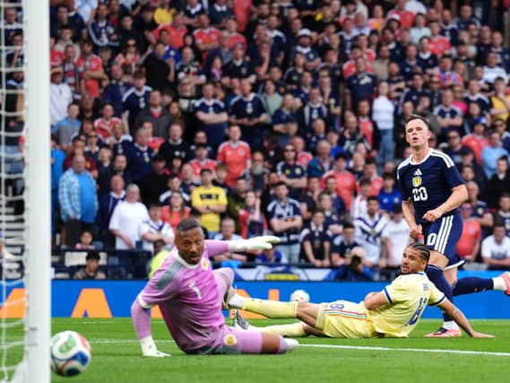 Lawrence Shankland scores
