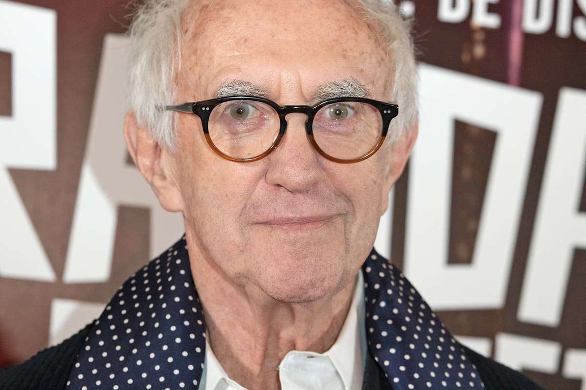 Jonathan Pryce bemerkte „kleine Veränderungen“ bei Jon Snow vor dessen ...