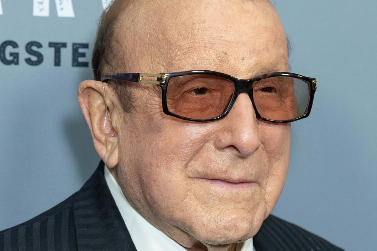 Clive Star Clive Davis: Music mogul who launched Whitney Houston’s career dies aged 94