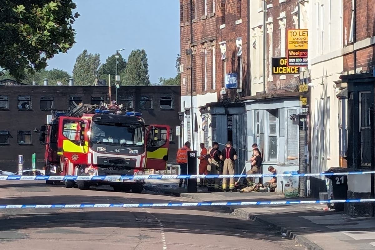 „Meiden Sie das Gebiet“ – Feuerwehr und Polizei zu Brand in der Nähe des ...
