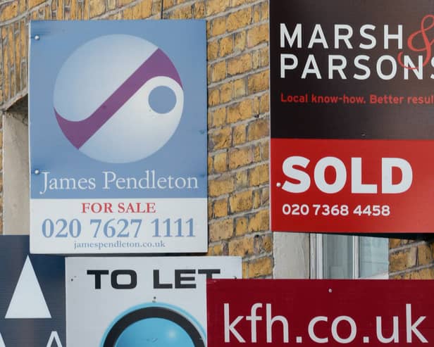 Estate agents' boards