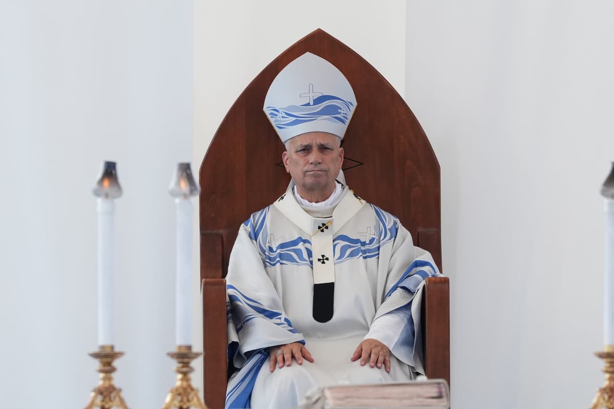 Pope marks July 4 by praying in Lampedusa for migrants who died seeking ...
