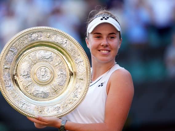 Linda Noskova celebrates her Wimbledon victory