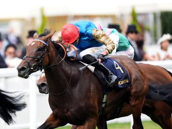 Earth Shot winning at Royal Ascot