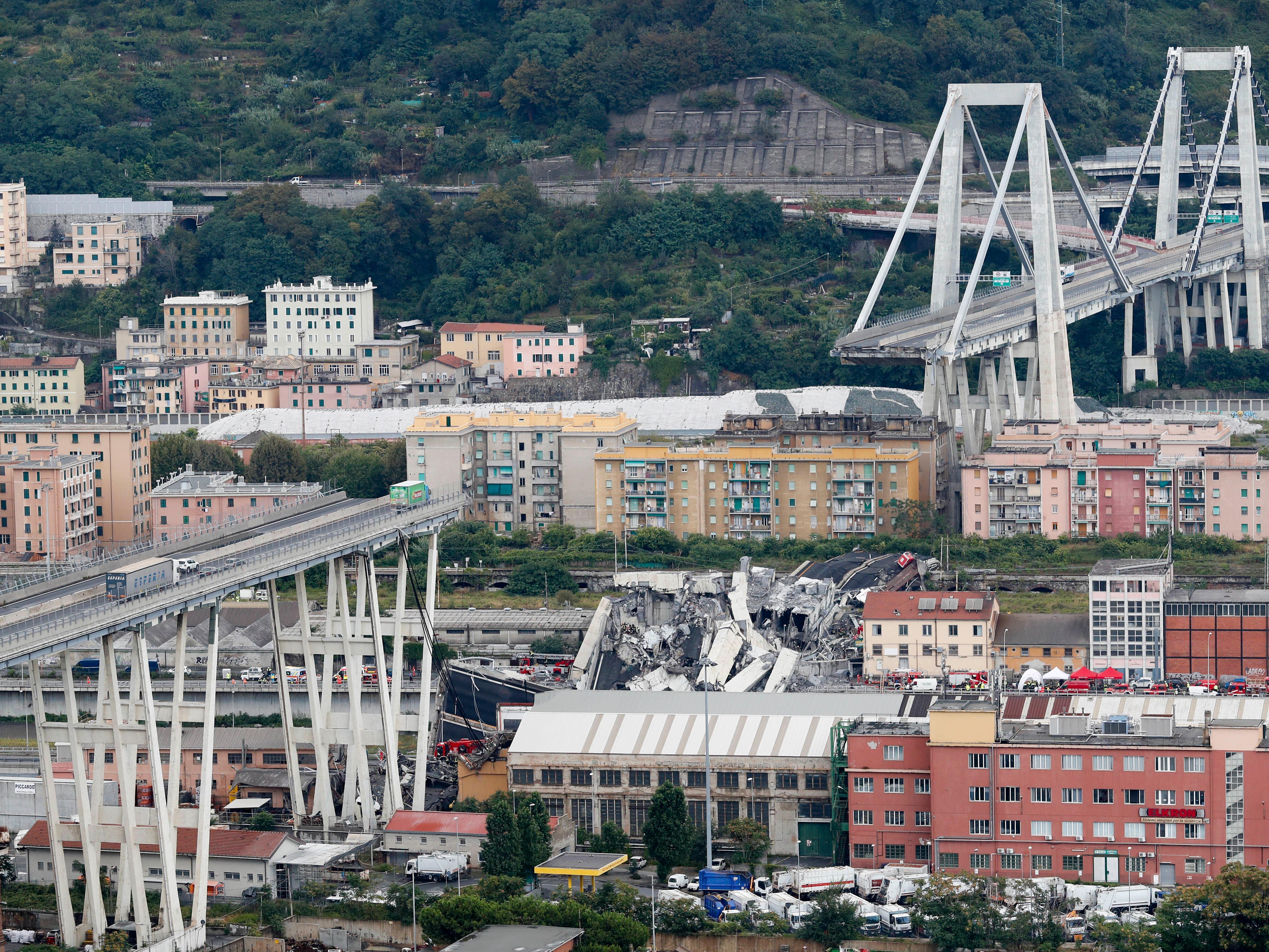 Cars on the Morandi road bridge in August 2018