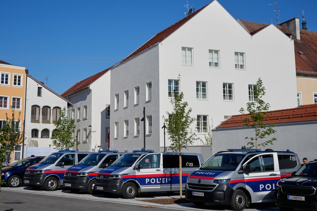 Hitlers Geburtshaus in Österreich wird als Polizeistation wiedereröffnet ...