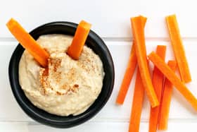 Houmous with carrot sticks