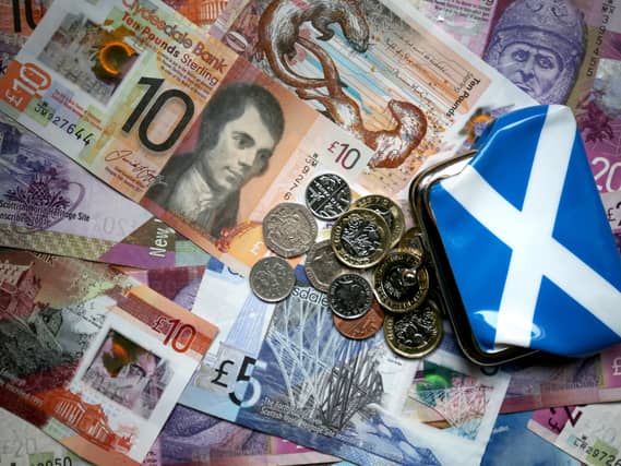 Scottish money and saltire purse