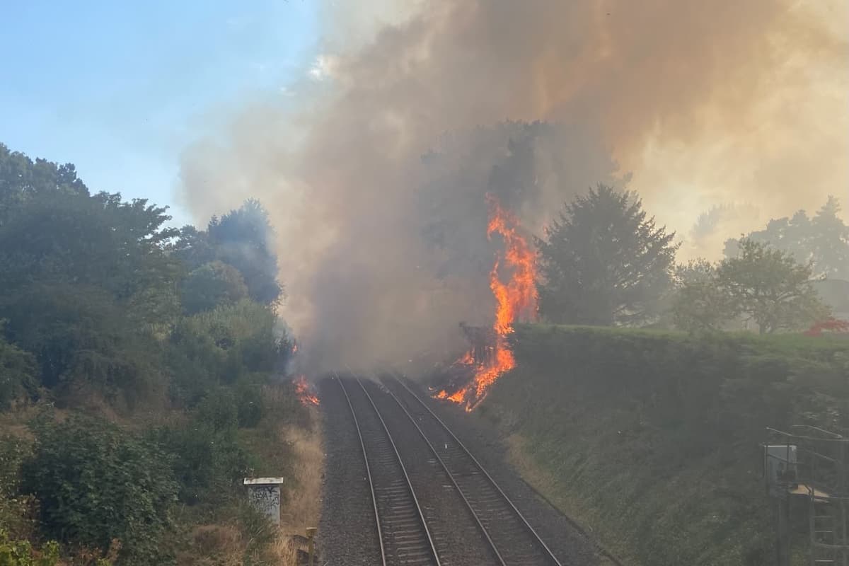 Update nach Großbrand in Stourbridge mit weitreichenden Bahnstörungen
