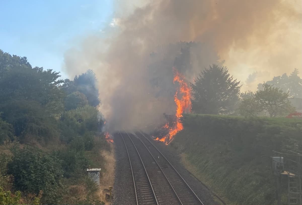 Erste Zugfahrt auf der Stourbridge- und Hagley-Linie nach dem verheerenden ...