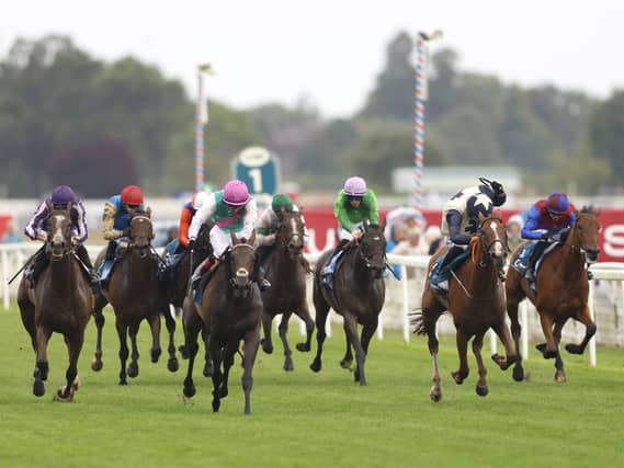 Sparan Nua (second right) gives chase to Kalpana