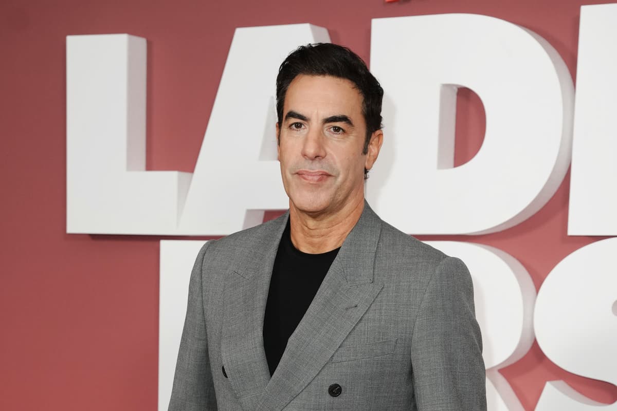 Sacha Baron Cohens Figur wird im Trailer zu „Ali G: Who Iz I?“ Vater