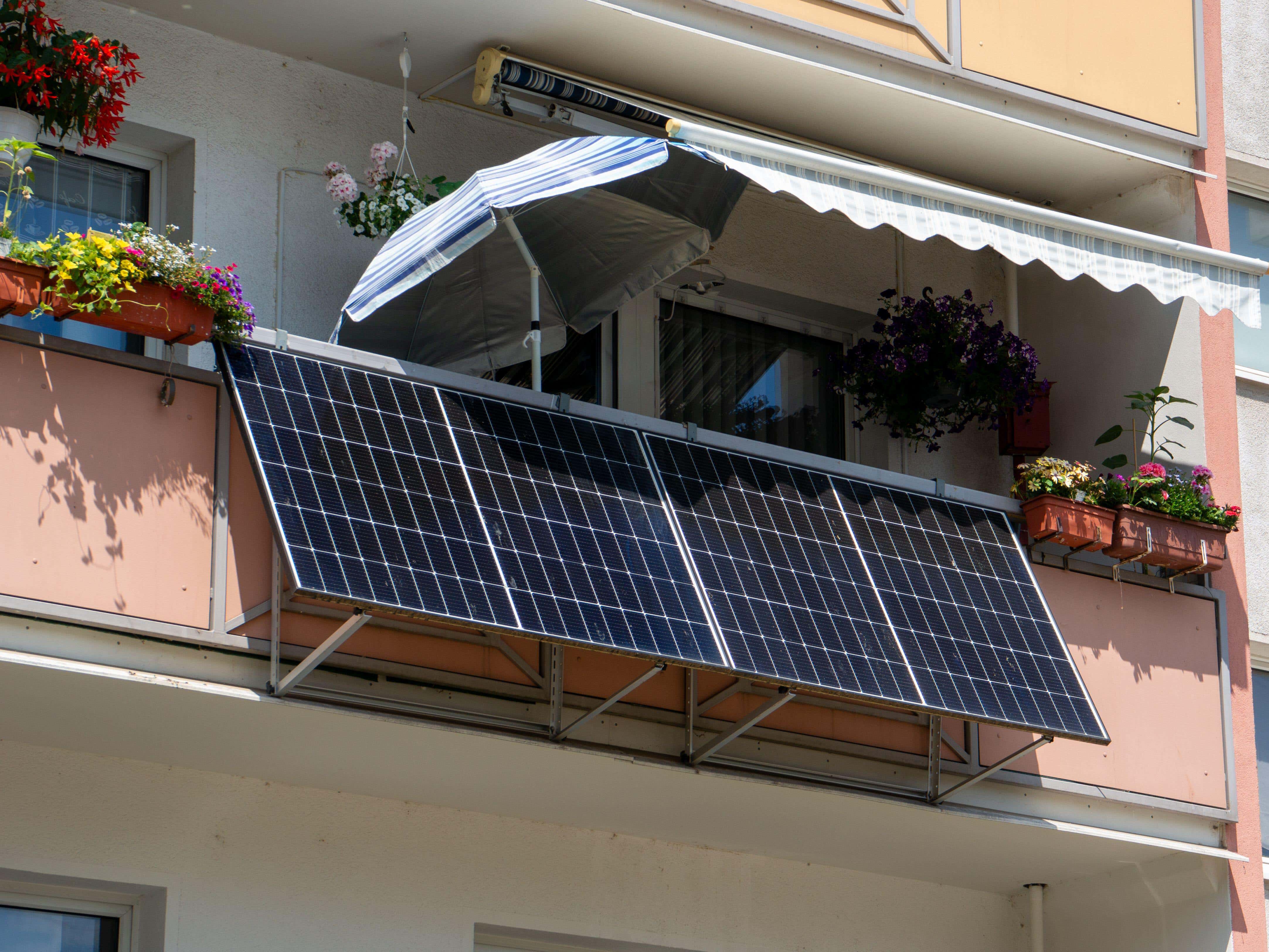 Balcony power system solar