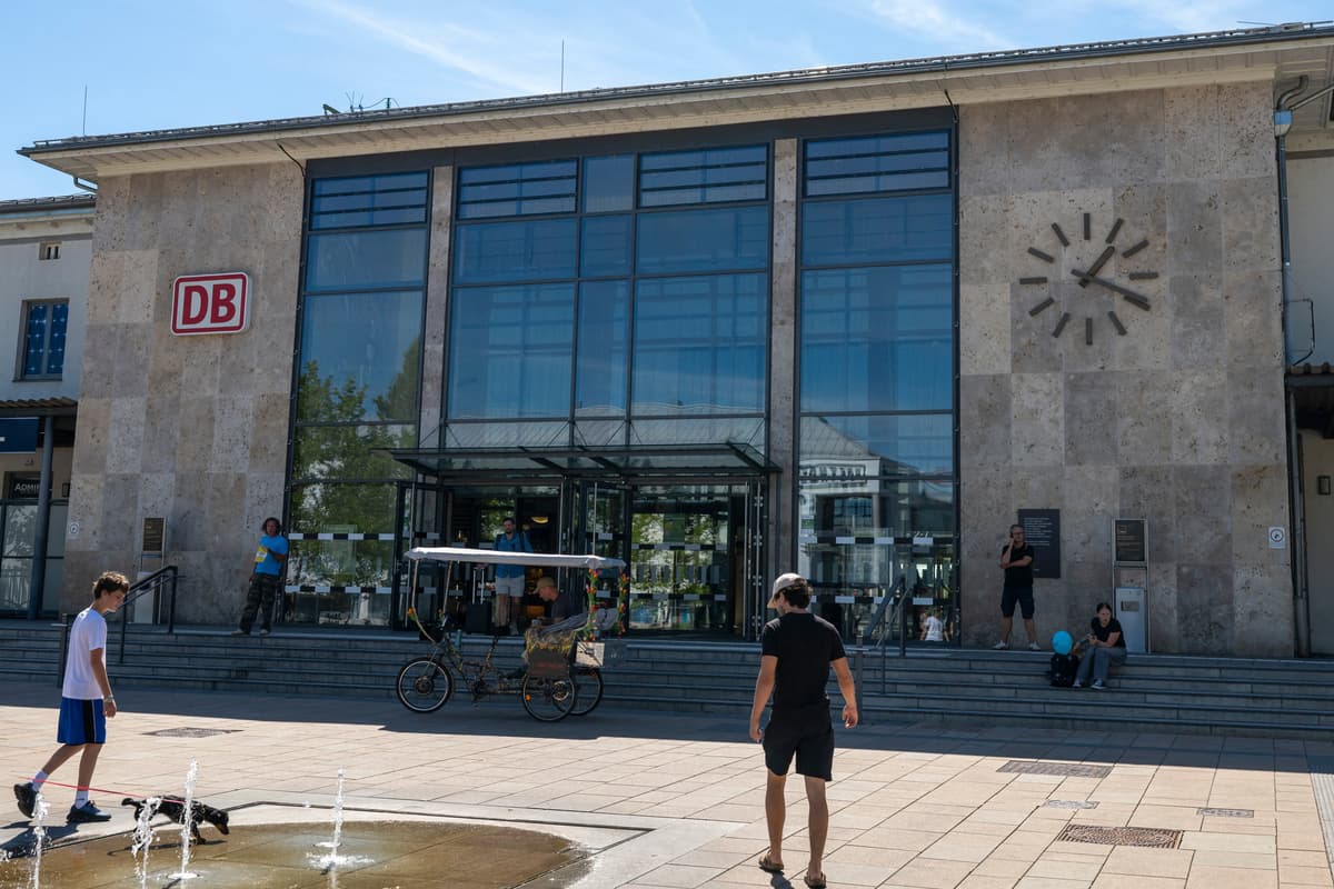 Britische Frau in Deutschland am Bahnhof erstochen.