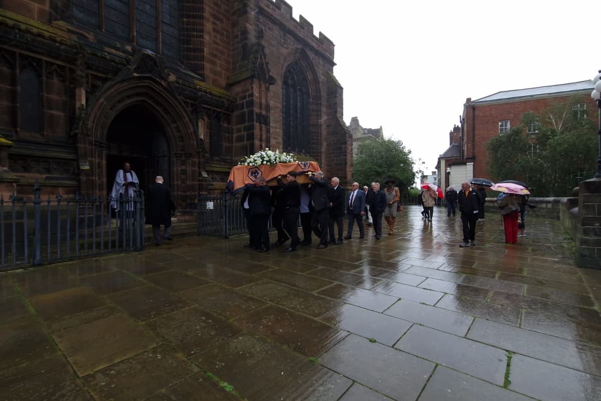 In pictures: Funeral procession for Wolves legend Phil 'Lofty' Parkes ...
