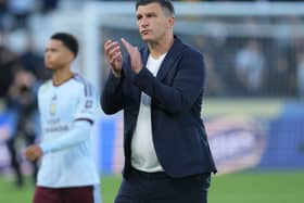 Sergej Jakirovic applauding