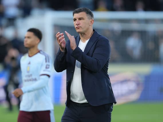 Sergej Jakirovic applauding
