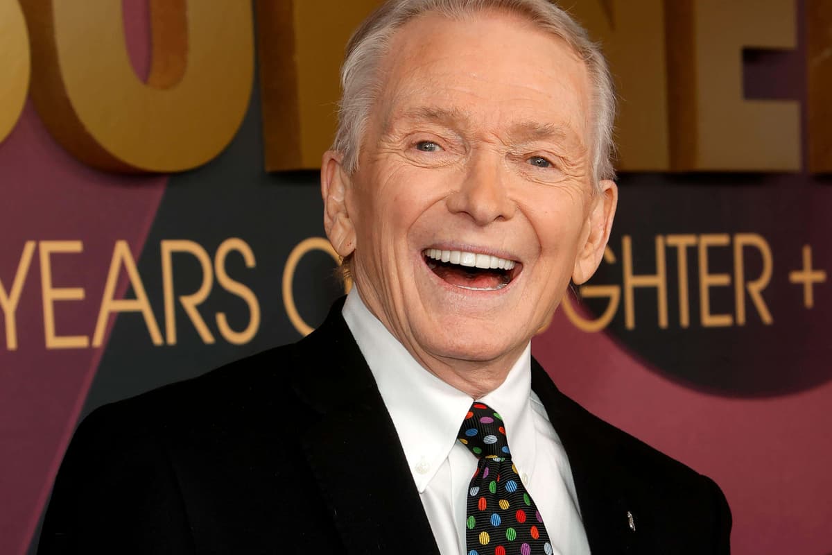 Bob Mackie, Kostümbildner für Cher und Diana Ross, stirbt im Alter von 87 ...