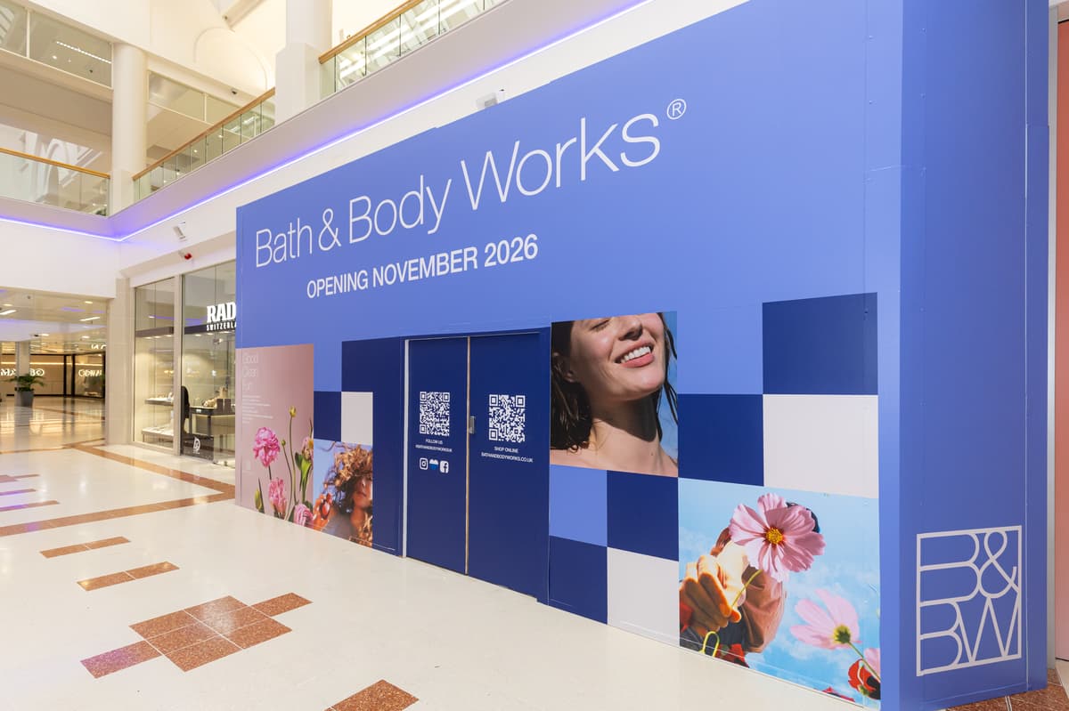 Eröffnungstermin für ein brandneues Geschäft im Einkaufszentrum Merry Hill ...