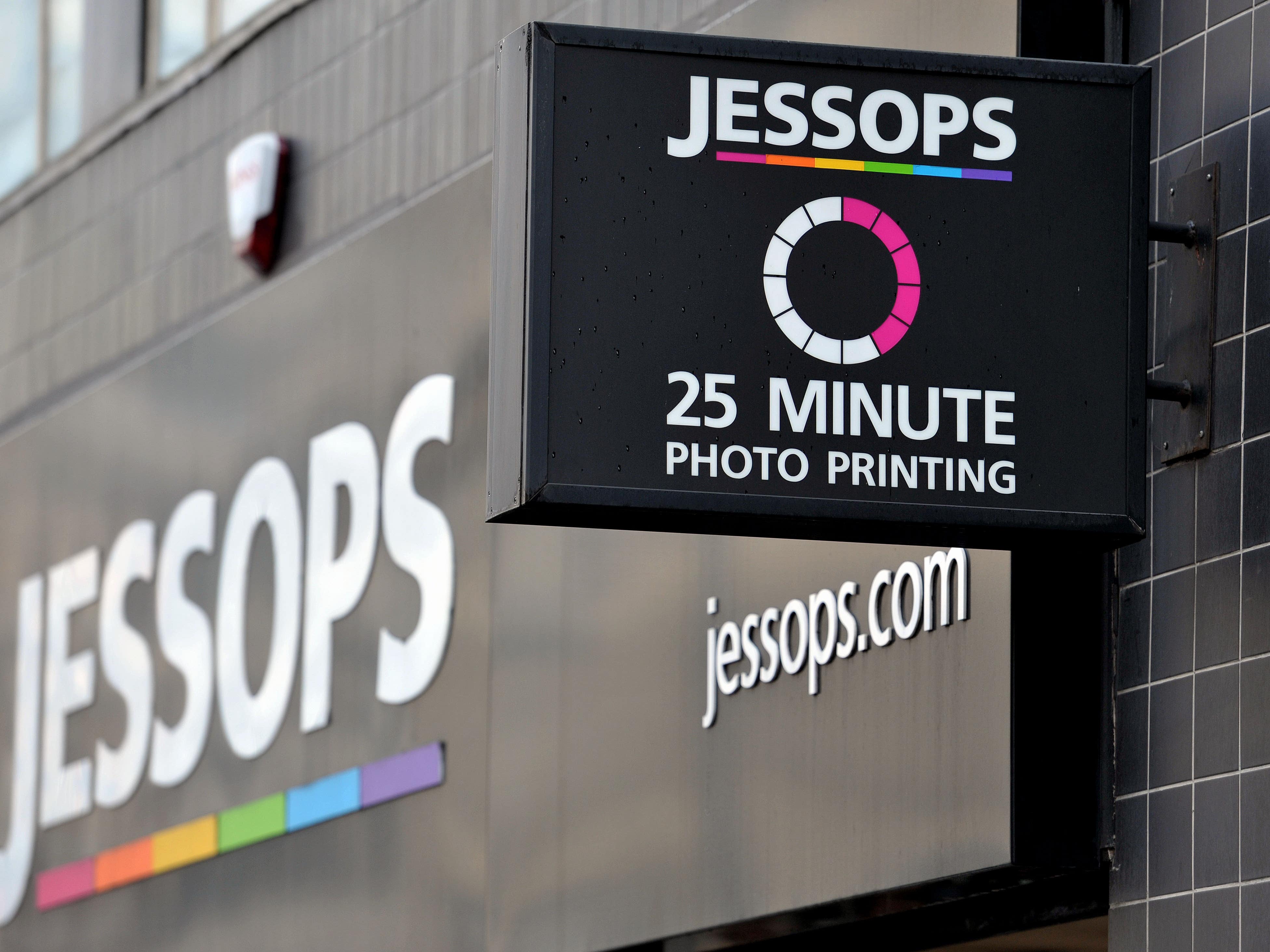 AO World kauft Jessops von „Dragons' Den“-Star Peter Jones