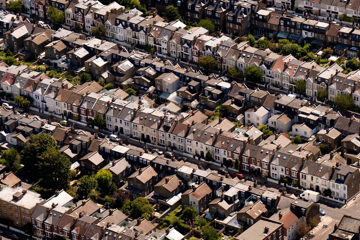 ‘Large burst water main’ cuts supplies across south London and Surrey