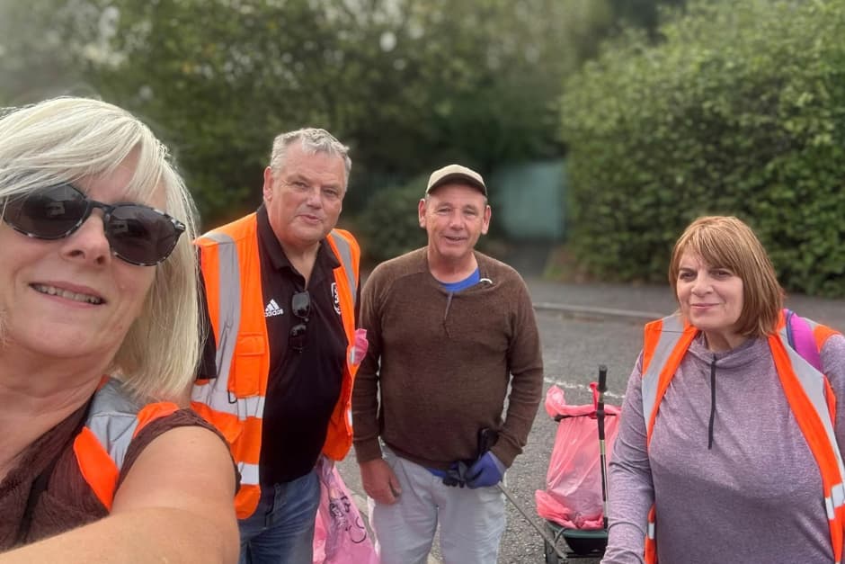 Freiwillige Müllsammler in Walsall sammeln 6.000 Säcke Müll