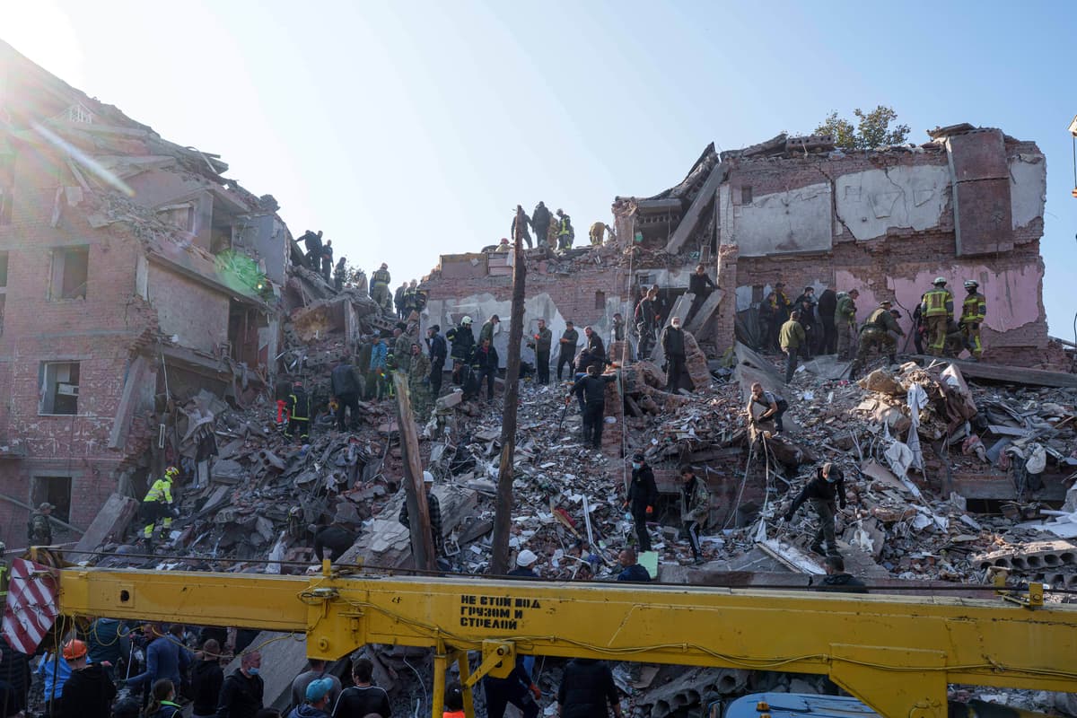 Russian strikes on Ukrainian cities kill at least 25 in attack Kyiv saw ...