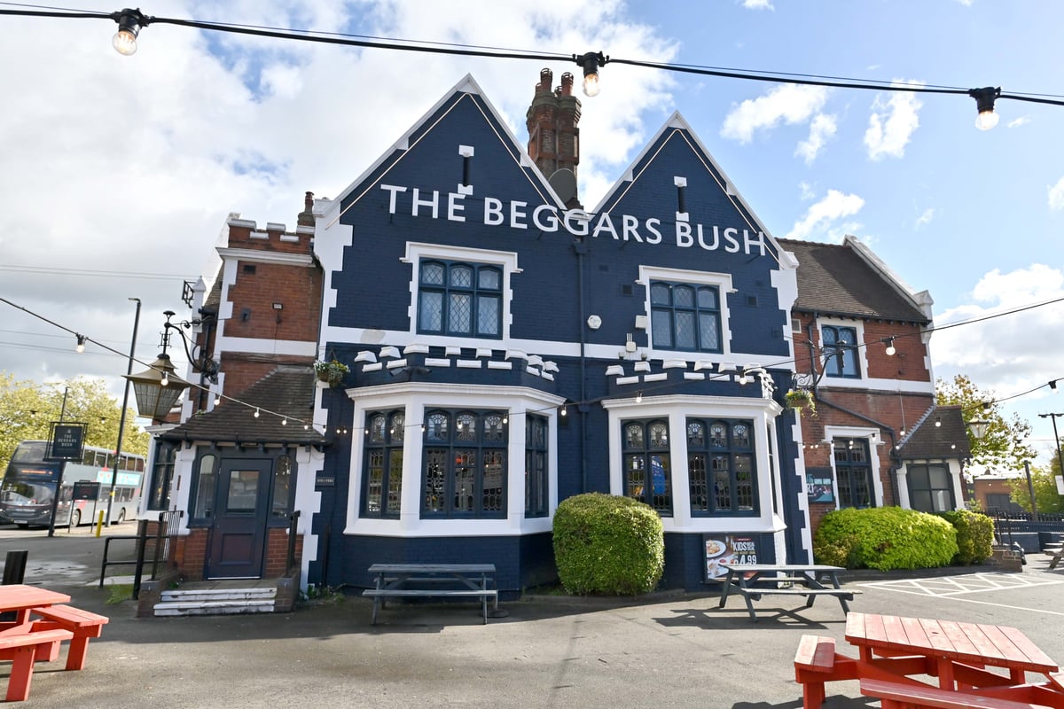 Staff attempted to save stabbed man outside Sutton Coldfield pub