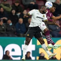 Wolves wait for news on defender's fitness after scan