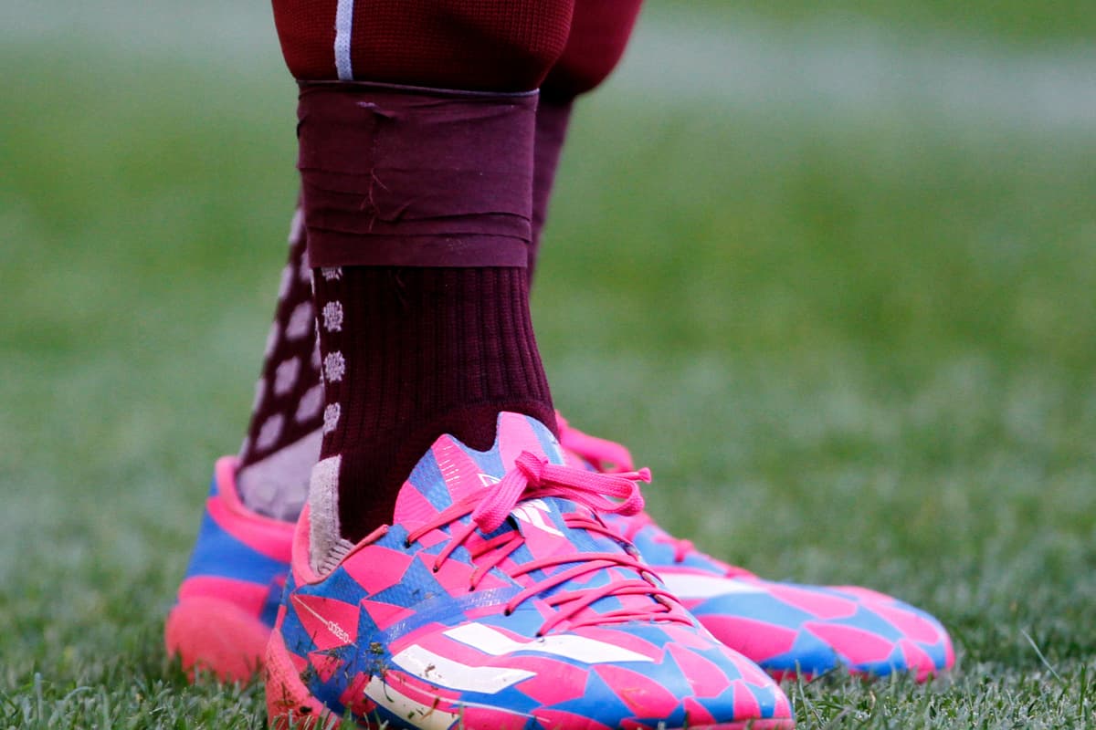Bottom Surgery Northampton see off 10-man Grimsby to move out of bottom two