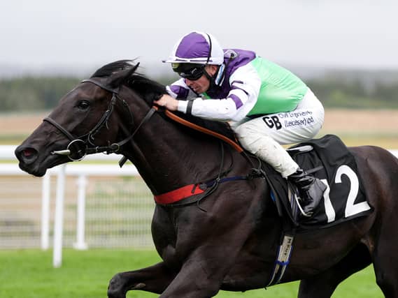 Silverella winning at Goodwood