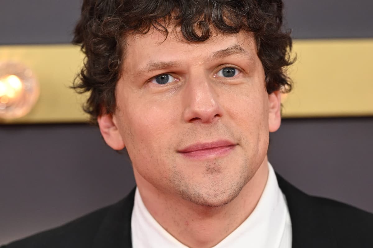 Jesse Eisenberg hat seinen neuen Film auf dem Musicaltheater basiert ...