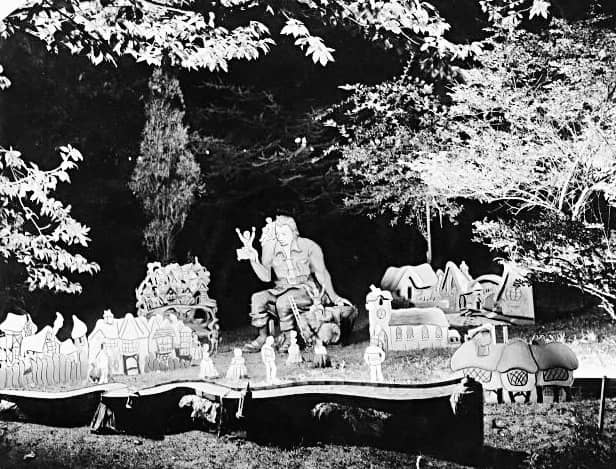 Walsall Illuminations in 1955 featured a depiction of Gulliver in Lilliput