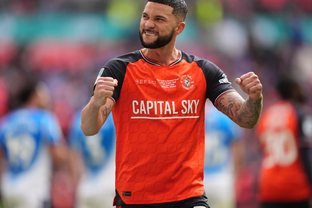 Nahki Wells trifft beim Sieg von Luton gegen Barnsley.