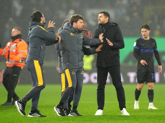 Cesar Peixoto and John Mousinho have words