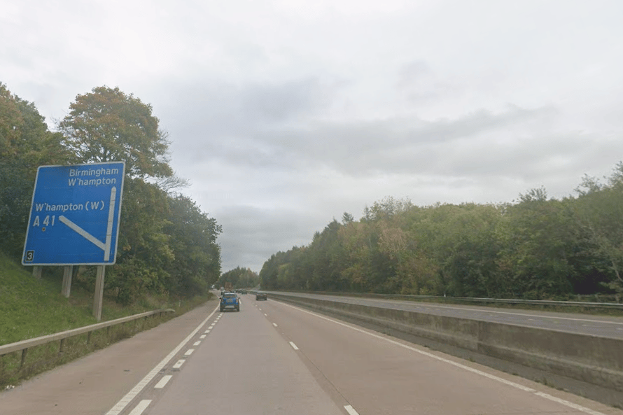 Keine Verletzten bei einem Unfall mit vier Fahrzeugen auf der M54 bei ...