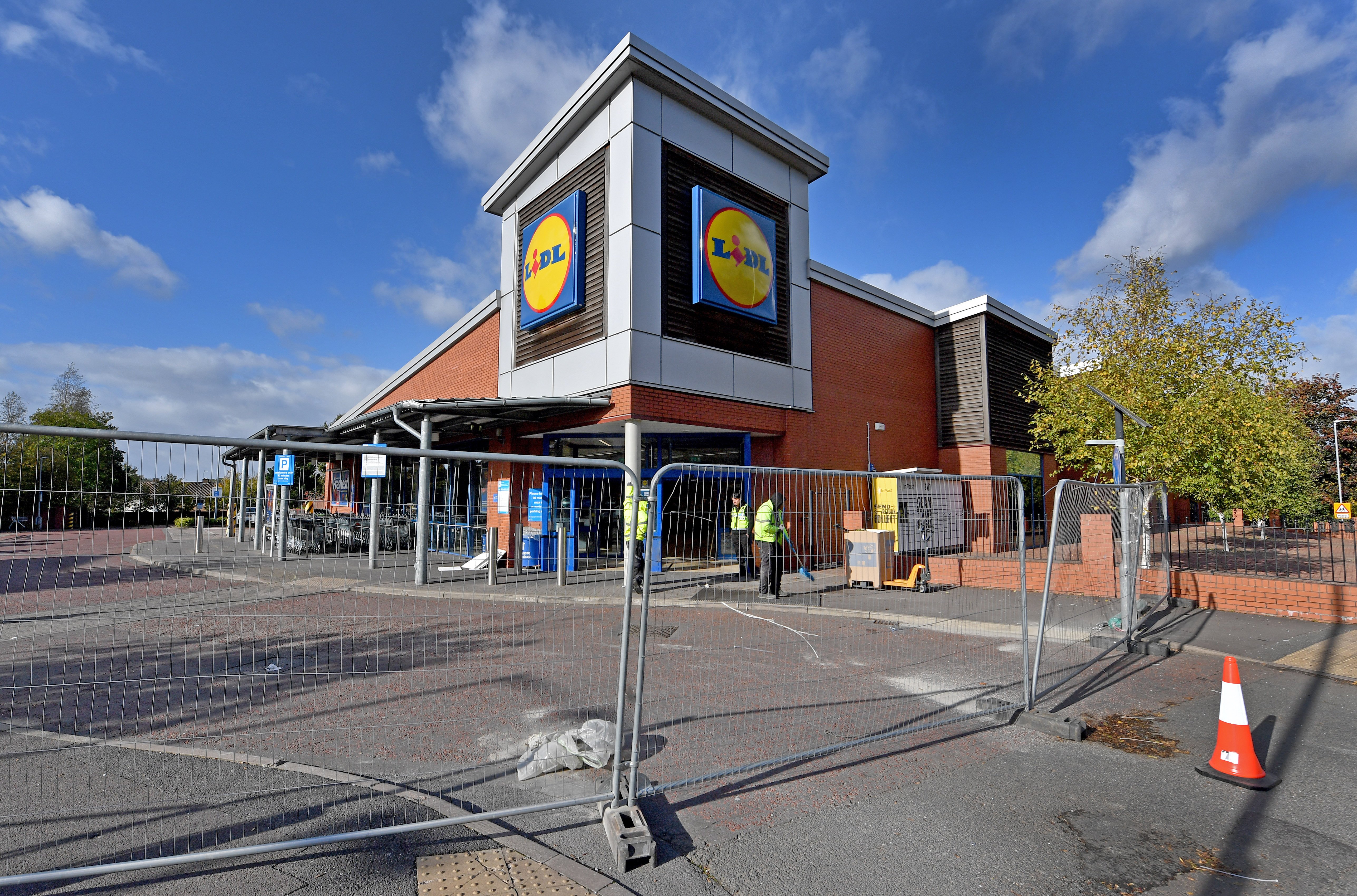 Lidl bestätigt: Filiale in Wolverhampton bleibt nach tödlichem Unfall bis ...