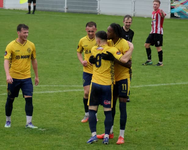 Vanlyson Silva scored twice in Halesowen's 4-0 win at Evesham.