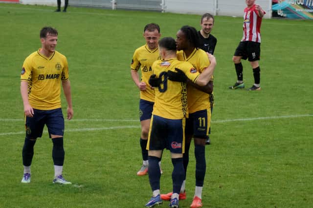 Vanlyson Silva scored twice in Halesowen's 4-0 win at Evesham.