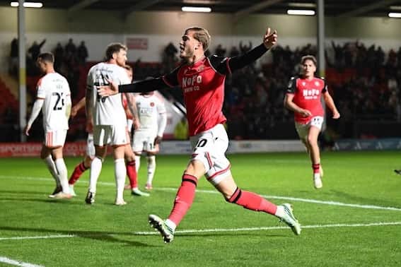 Lewis Simper equalised for Walsall, before Salford sealed a 4-2 win at Bescot.