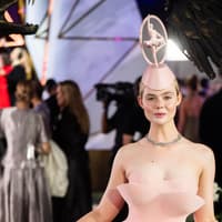 Elle Fanning stuns Hunger Games screening in ballet music box-inspired headpiece