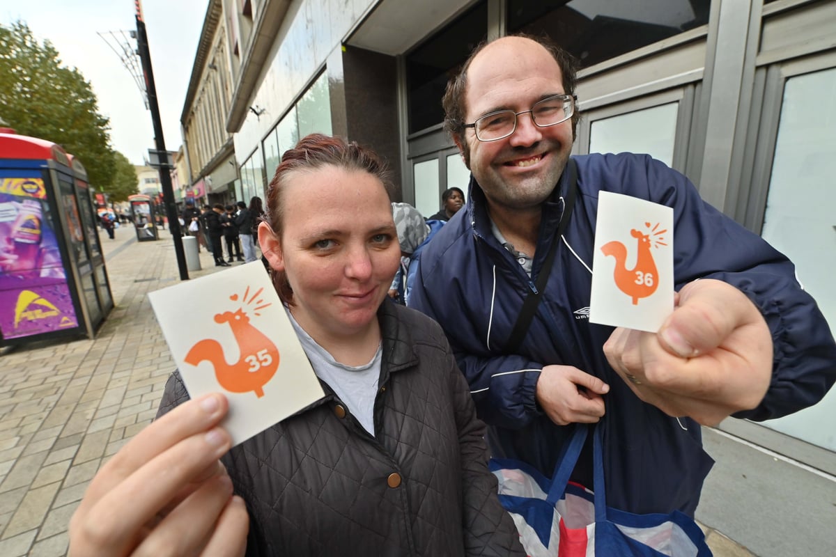 Wolverhampton food fans out in full force for Popeyes opening - with some arriving as early as 3am