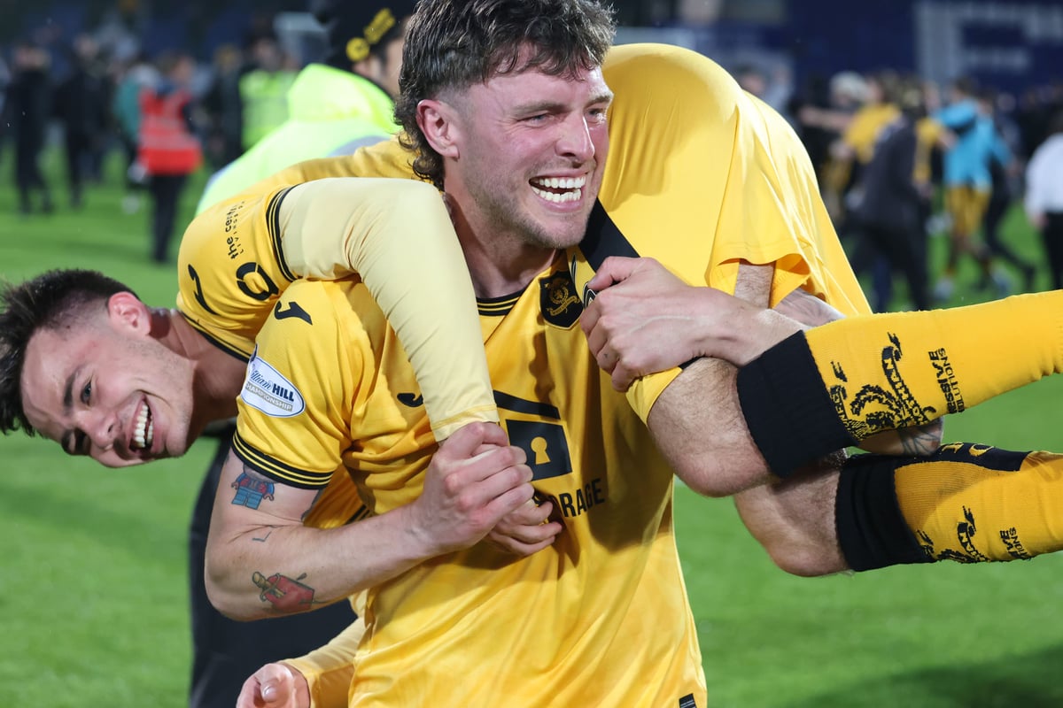 Livingston thwart Stenhousemuir with Robbie Muirhead double